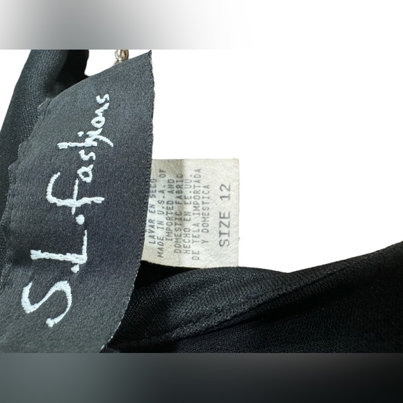 Fabulous black dress trimmed with a fringe layer 🛍️✨😊💕 - Picture 8 of 8